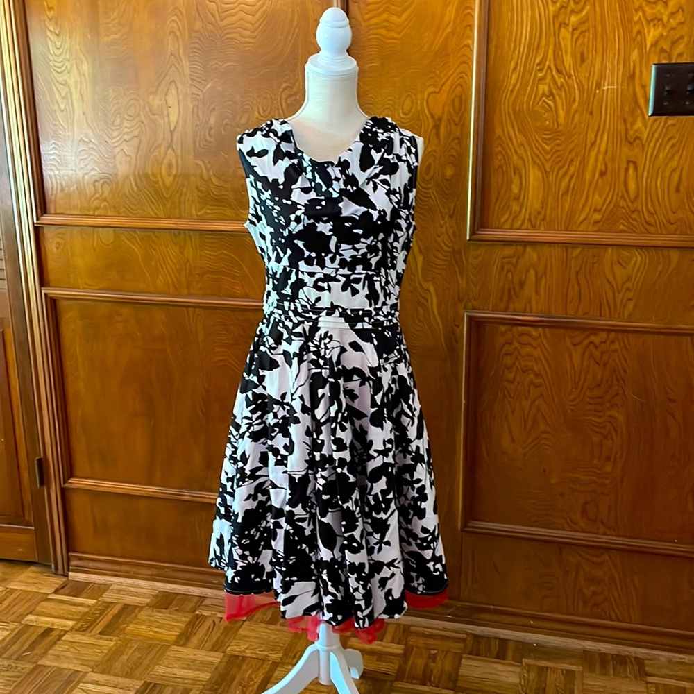 Women’s Black/White Dress